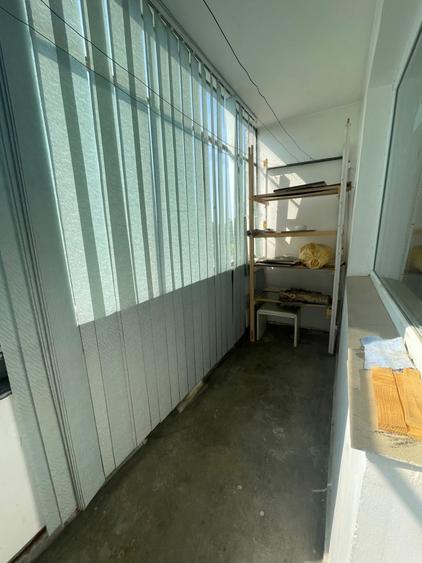 Apartament cu 3 camere semidecomandat în Podu Roș