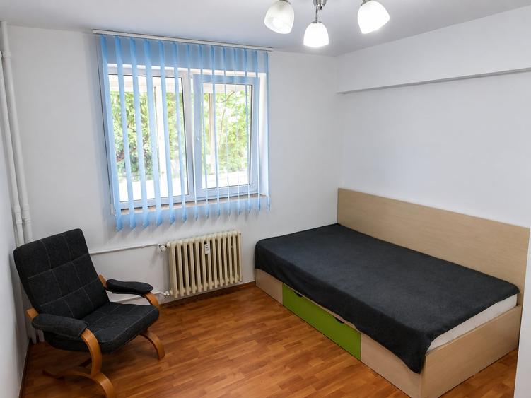 Apartament cu 3 camere decomandat, mobilat în Crângași