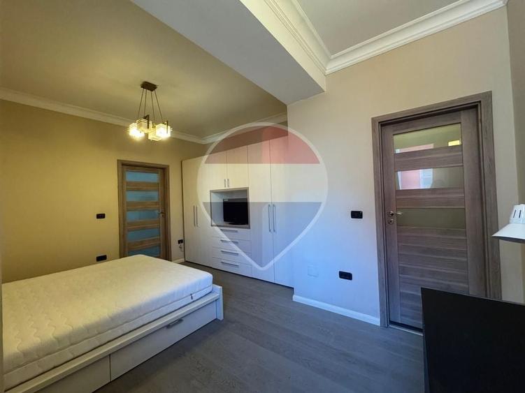 Apartament cu 3 camere semidecomandat, mobilat în UTA