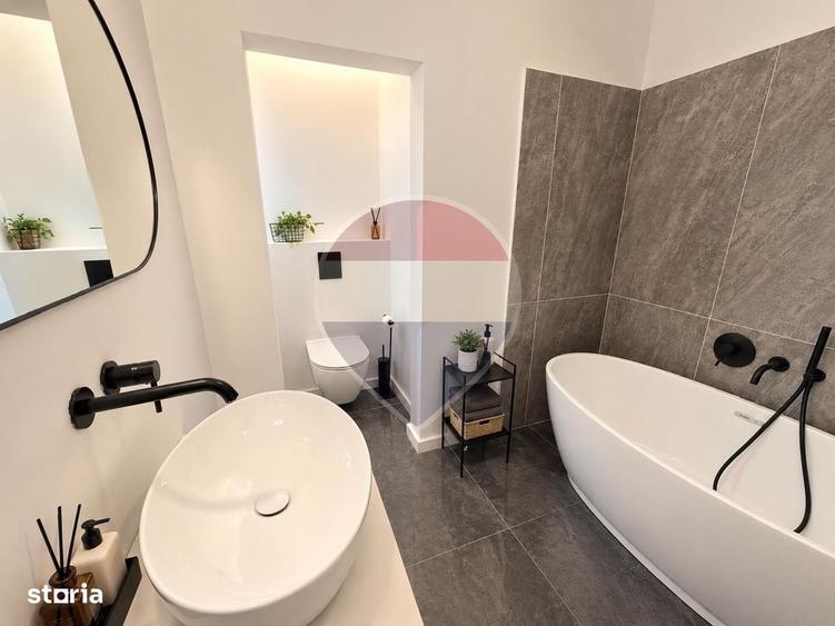 Casă cu 4 camere în Palazu Mare