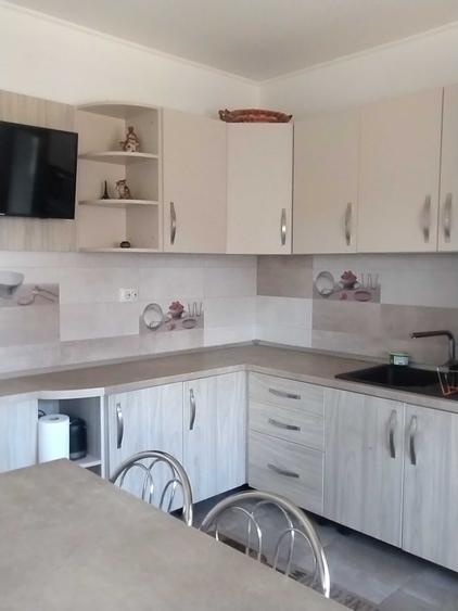 Apartament cu 4 camere decomandat în Prundu