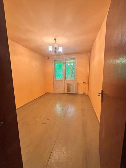 Apartament cu 3 camere semidecomandat în Alexandru Obregia