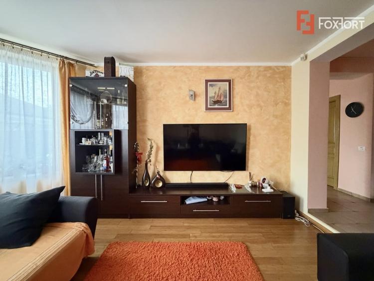 Casă individuală cu 5 camere cu Canalizare în Sânandrei