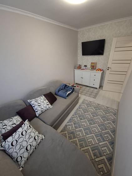 Apartament cu 3 camere semidecomandat în Micro 19