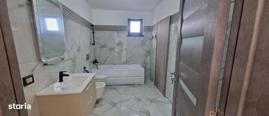 Casă cu 4 camere cu Teren 570 Mp în Hemeiuș