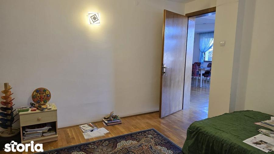 Casă cu 5 camere cu Teren 900 Mp în Zăvoi