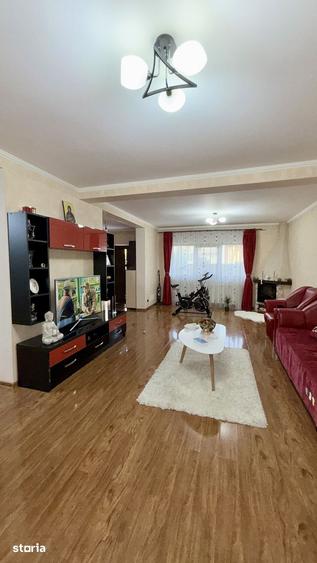 Casă cu 4 camere cu Teren 440 Mp în Vlădești
