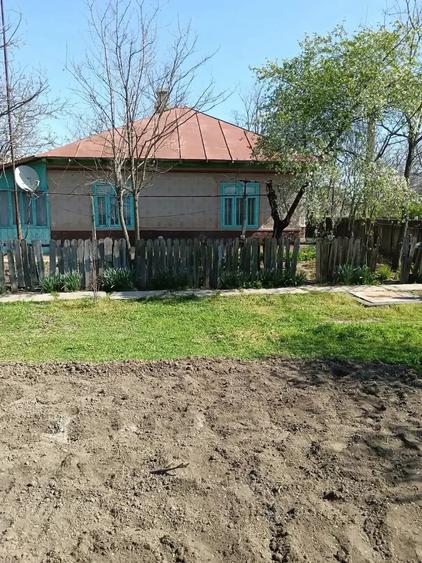 Casă cu 4 camere cu Teren 2988 Mp în Central