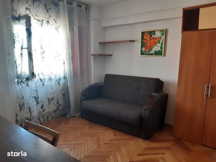 Garsonieră decomandată în Central