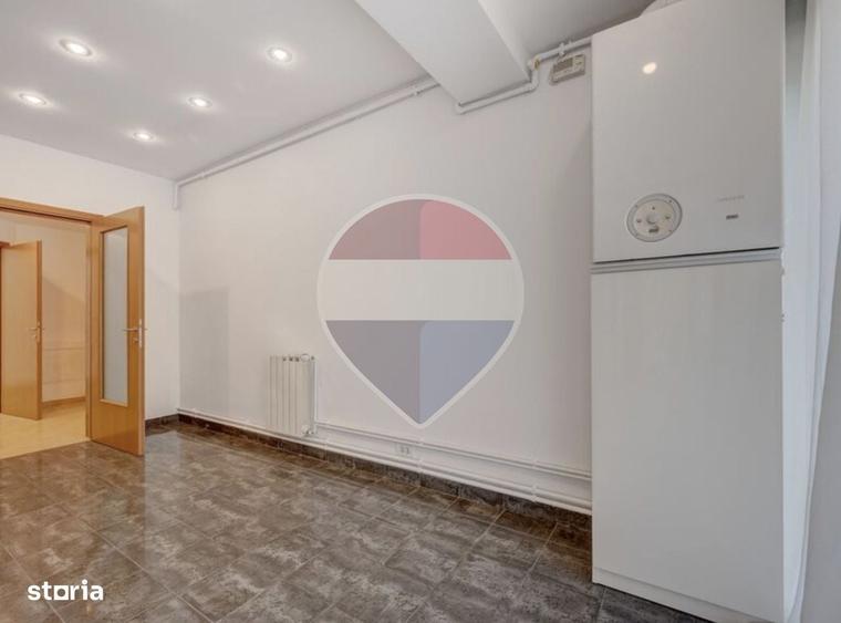 Apartament cu 4 camere decomandat în Primăverii