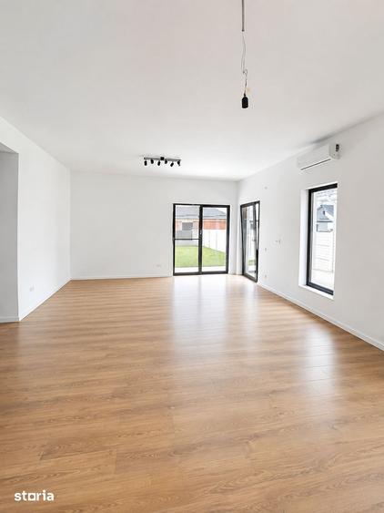 Casă cu 4 camere cu Teren 515 Mp în Domnești