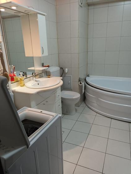 Apartament cu 3 camere semidecomandat în Basarab