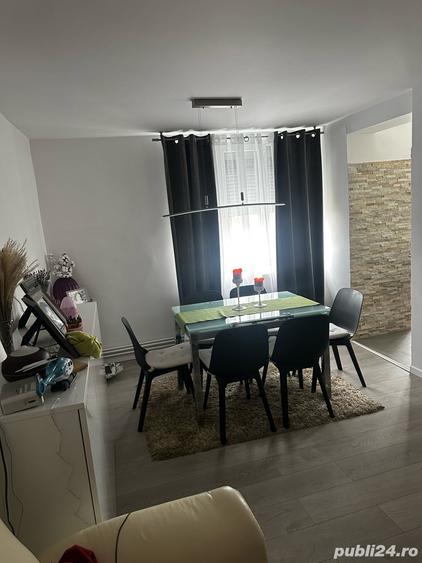 Apartament cu 4 camere decomandat în Găești
