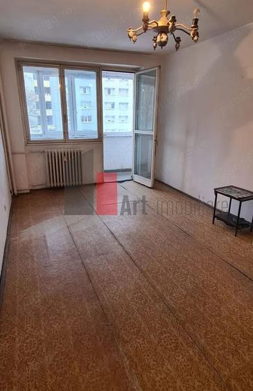 Apartament cu 3 camere decomandat în Lacul Tei