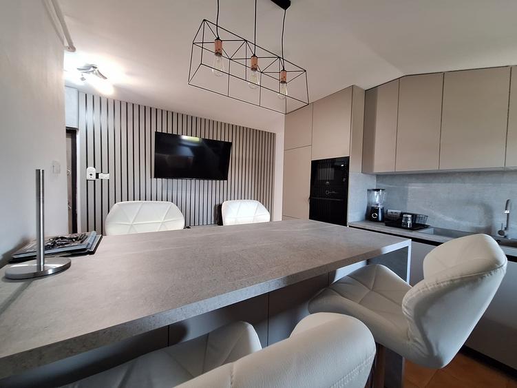 Apartament cu 2 camere decomandat, mobilat în Freidorf