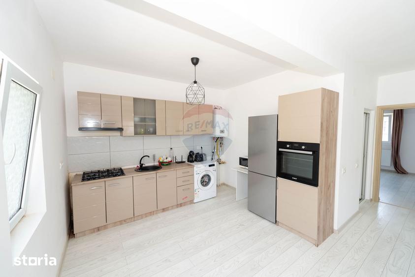 Casă cu 3 camere cu Teren 377 Mp în Brănești