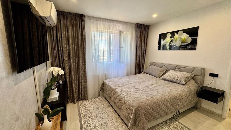 Apartament cu 4 camere decomandat, mobilat în Tractorul