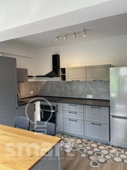 Apartament cu 3 camere semidecomandat, mobilat în Gruia