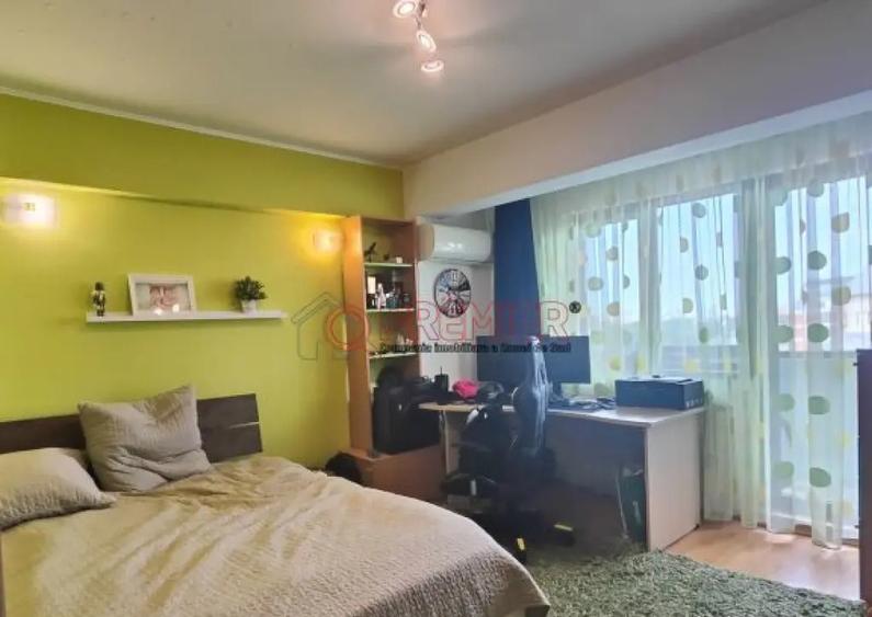 Apartament cu 3 camere decomandat în Eroii Revoluției