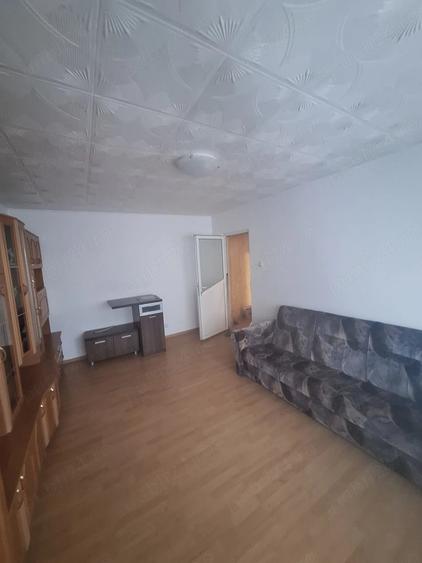 Apartament cu 3 camere decomandat în Sud