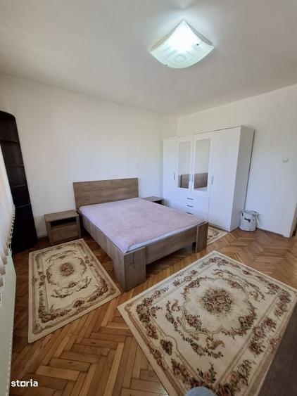 Apartament cu 3 camere decomandat în Gruia