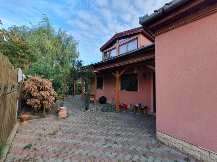 Casă cu 6 camere cu Teren 250 Mp în Aradul Nou