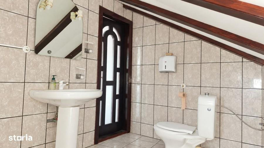 Casă cu 4 camere cu Teren 200 Mp în Central