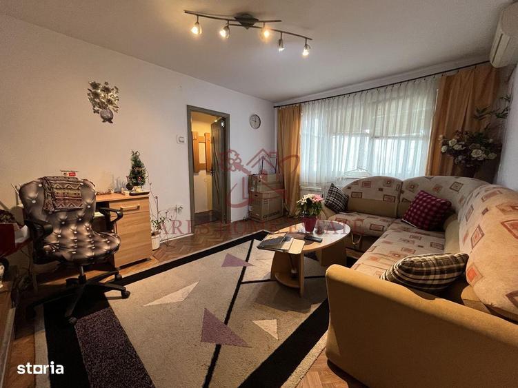 Apartament cu 3 camere, mobilat în Girocului