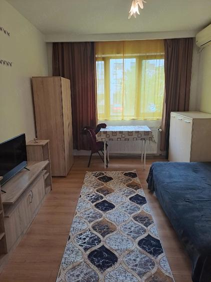 Garsonieră decomandată în Far