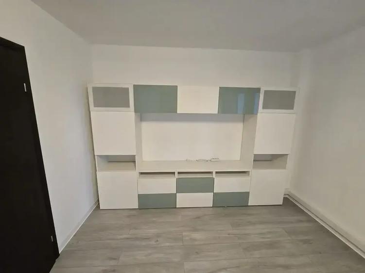 Apartament cu 2 camere semidecomandat, mobilat în Central