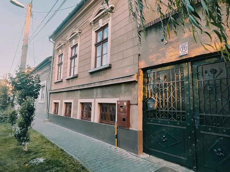 Casă cu 5 camere cu Teren 293 Mp în Central