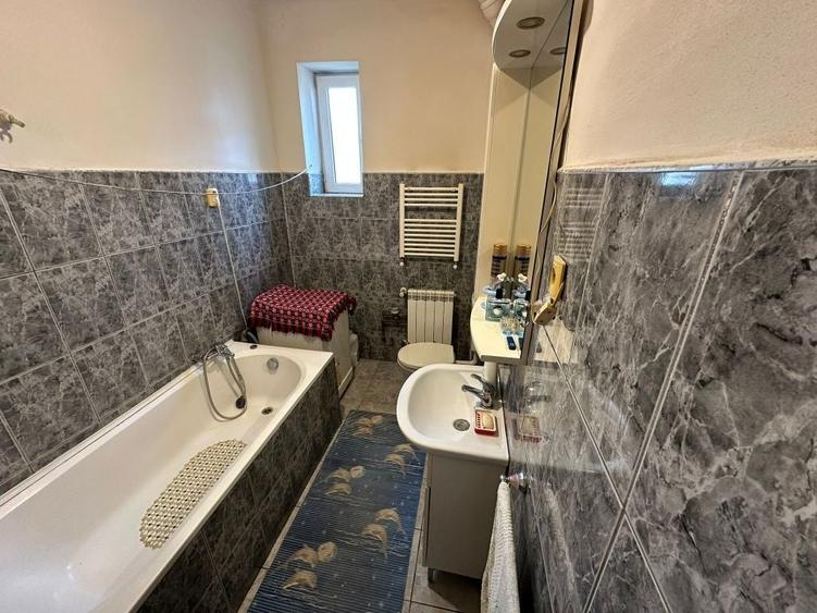 Apartament cu 2 camere decomandat în Cunța