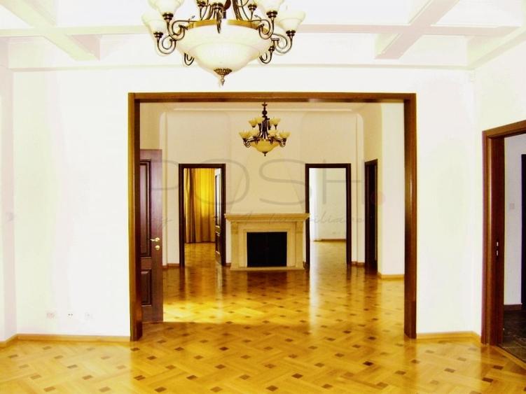 Apartament cu 5 camere în P-ța Dorobanți
