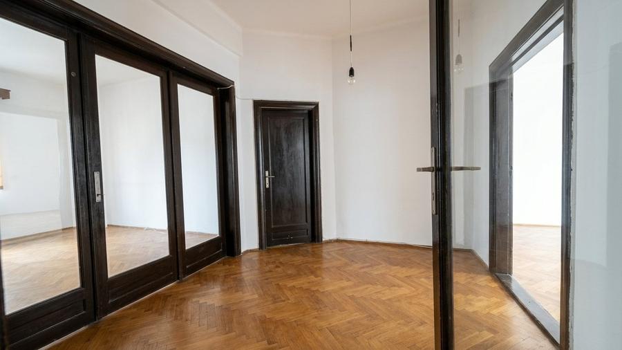 Apartament cu 4 camere decomandat în Armeneasca
