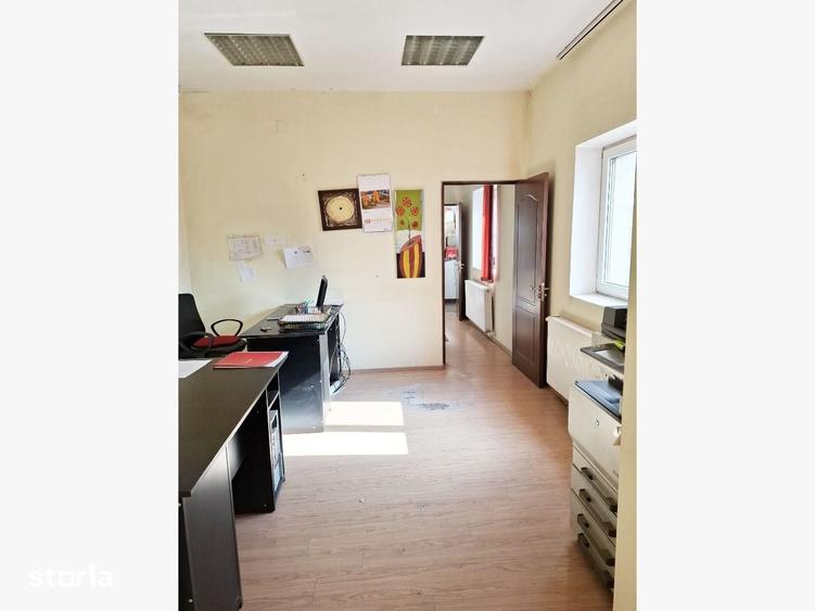 Casă cu 3 camere cu Teren 400 Mp în Central
