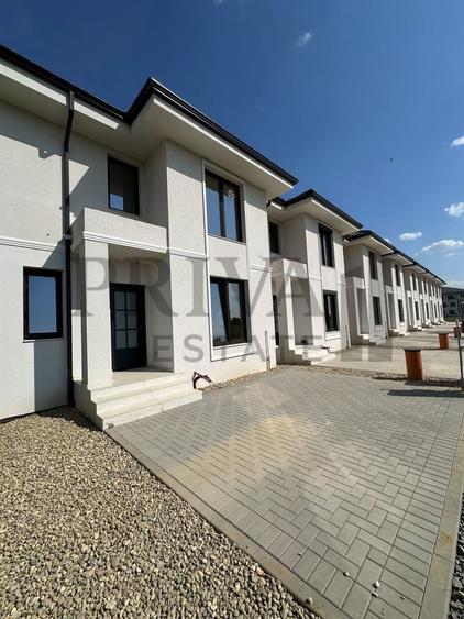 Casă cu 3 camere cu Canalizare în Giroc