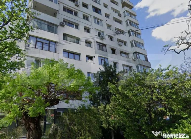 Apartament cu 3 camere semidecomandat în Central