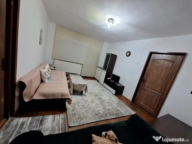 Apartament cu 2 camere semidecomandat în 9 Mai