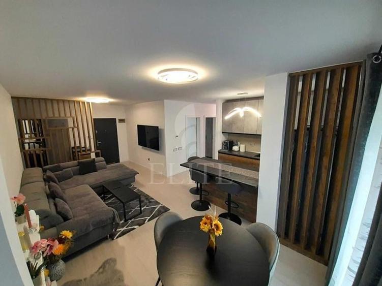 Apartament cu 3 camere semidecomandat în Bună Ziua