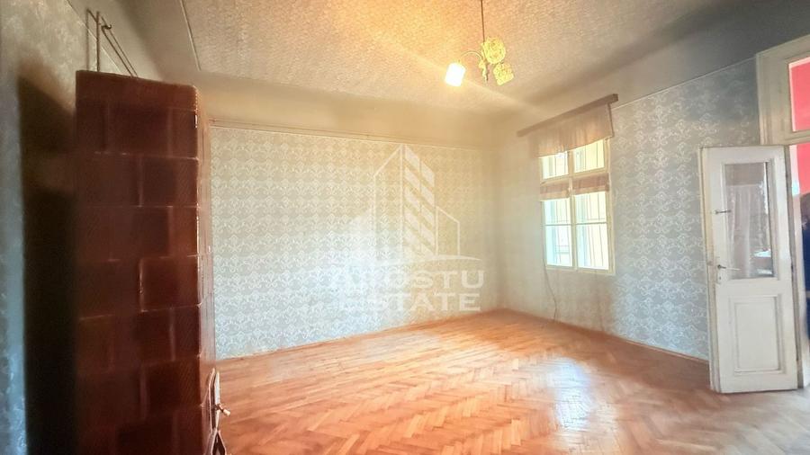 Apartament cu 3 camere semidecomandat în P-ța Maria