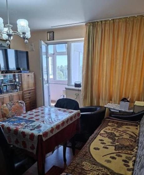 Apartament cu 3 camere semidecomandat în Drumul Taberei