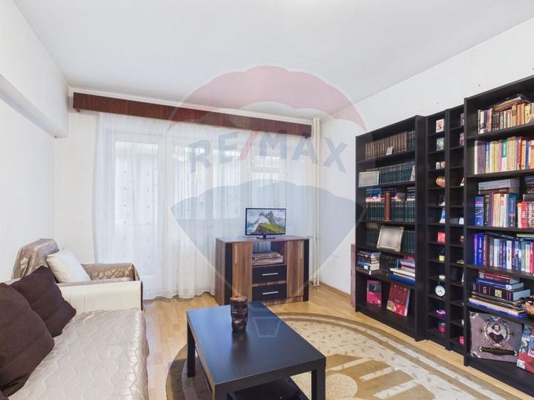 Apartament cu 3 camere decomandat în Colentina