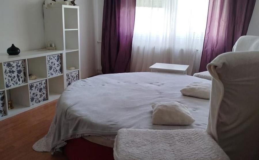 Apartament cu 4 camere semidecomandat în Băneasa