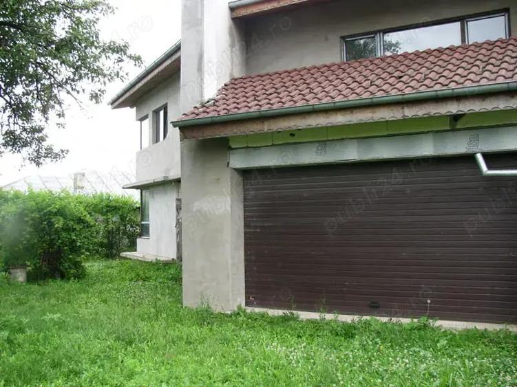 Casă cu 6 camere cu Teren 1700 Mp în 1 Decembrie