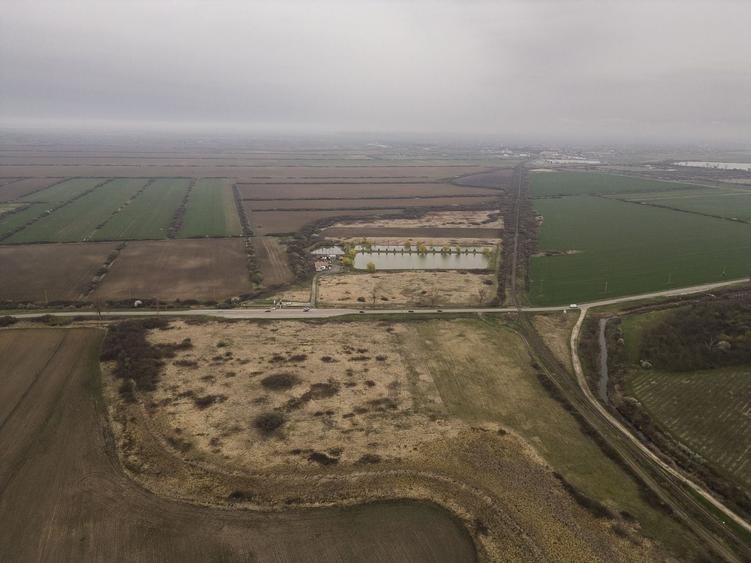 Teren agricol extravilan de 8600 mp, în Central