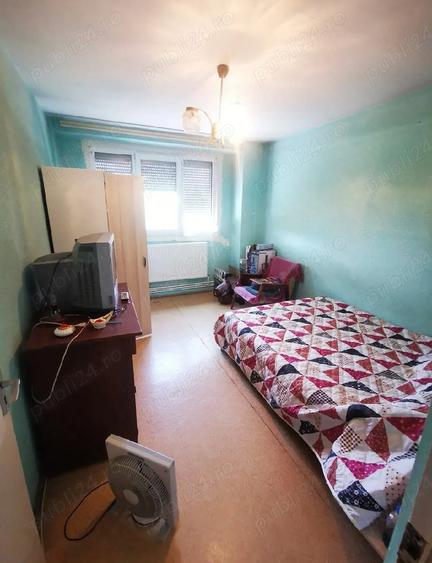 Apartament cu 4 camere decomandat în Central