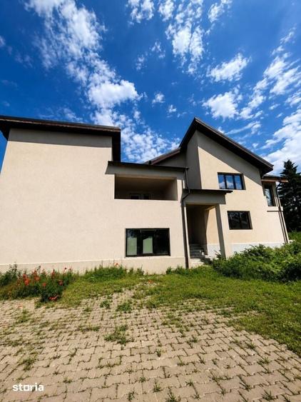 Casă cu 9 camere cu Teren 4000 Mp în Snagov