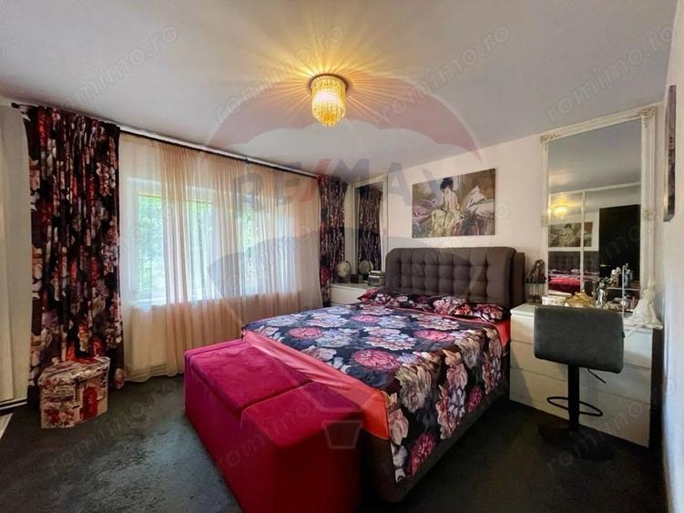 Apartament cu 4 camere decomandat în Noua