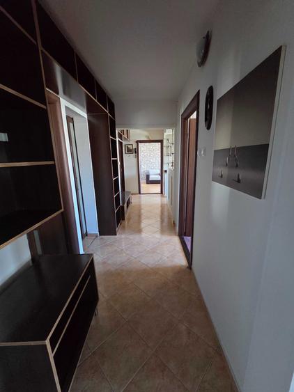 Apartament cu 3 camere decomandat în Tineretului