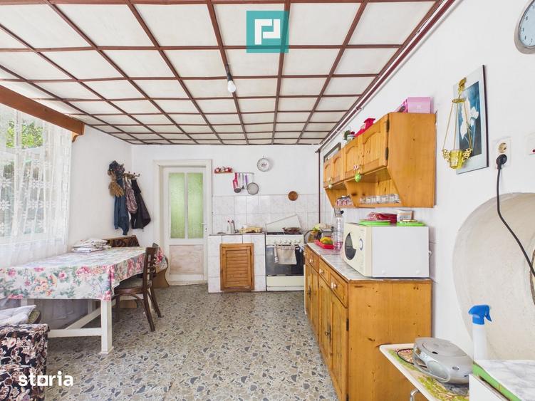 Casă cu 10 camere cu Teren 503 Mp în Central